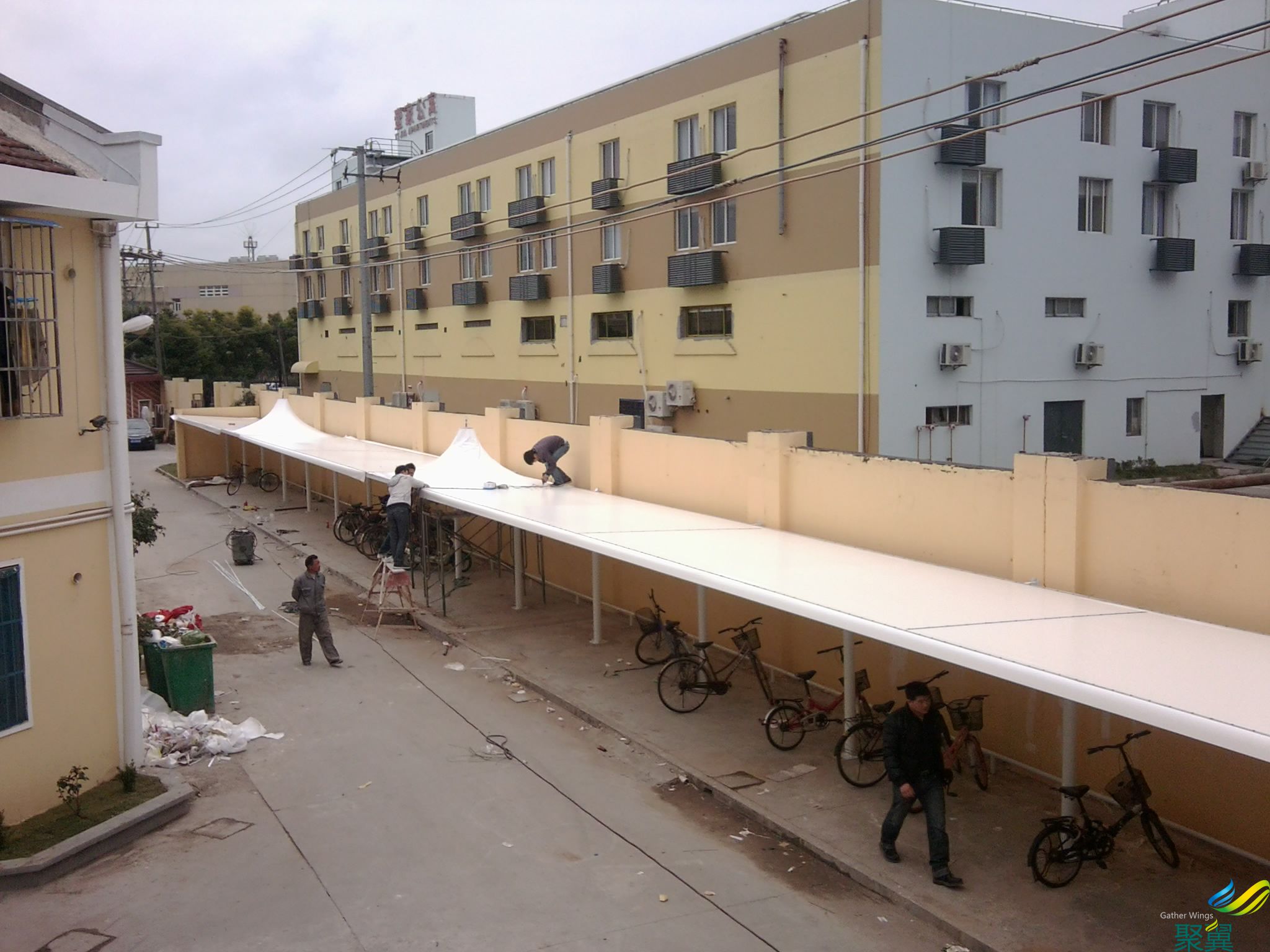 膜結構自行車棚