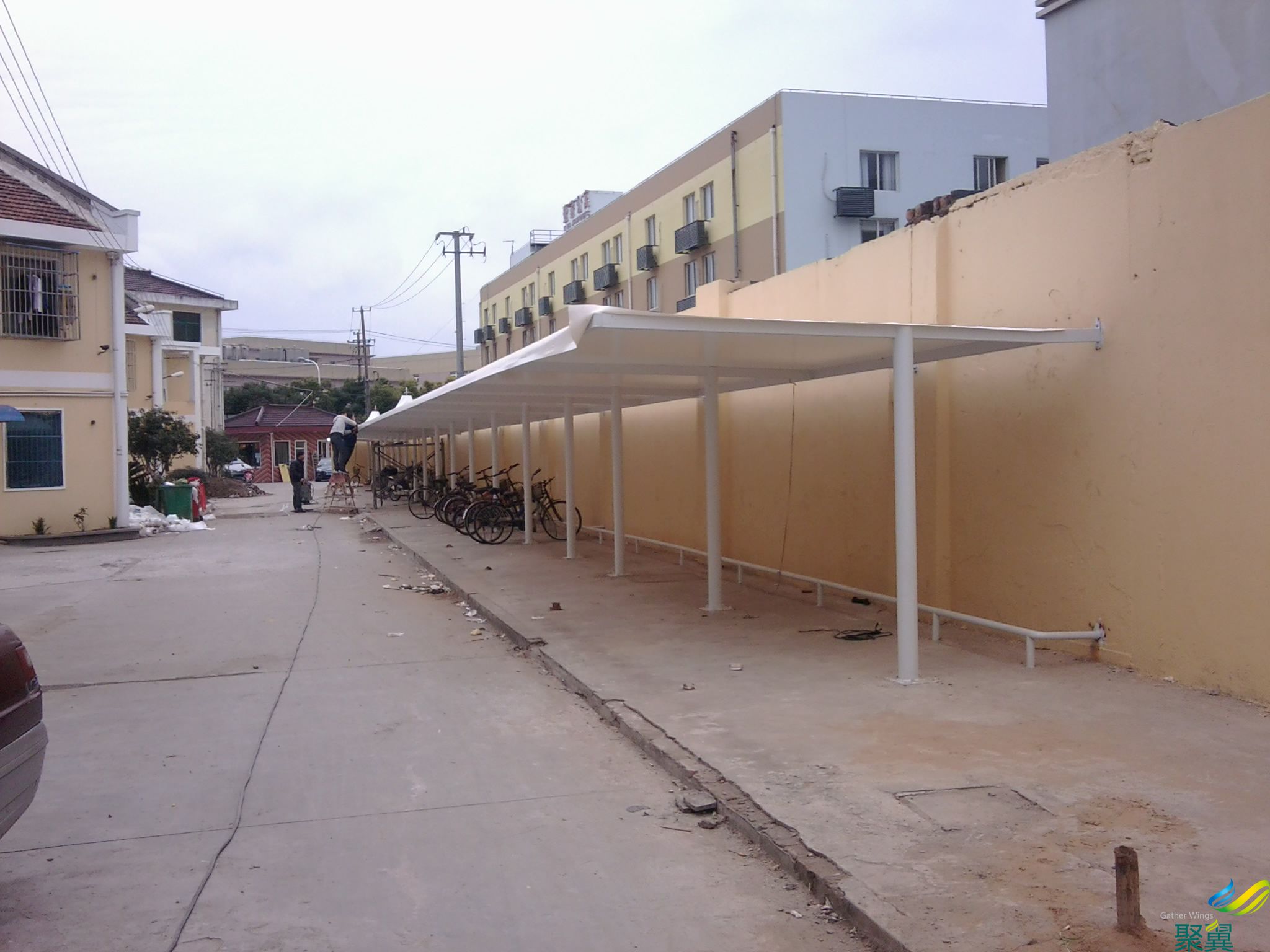 膜結構自行車棚