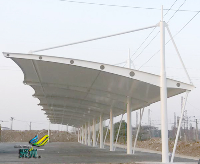 膜結構車棚膜材料不會受氣候影響